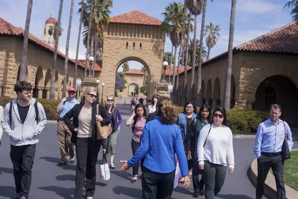 美国掀起AI人才争夺战:六位数工资 名校被科技公司“攻陷”