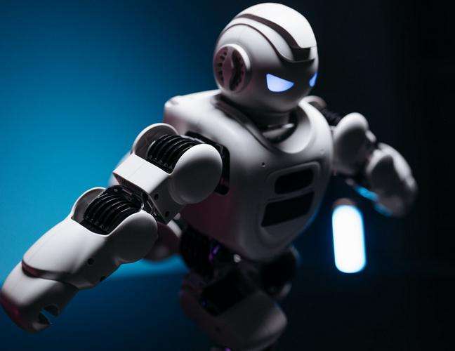 ChatGPT和人类合作开发机器人